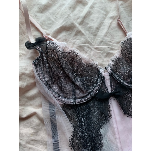 ♛ Victoria’s Secret Pink & Black Chantilly Lace Bustier ♛ - Picture 2 of 7